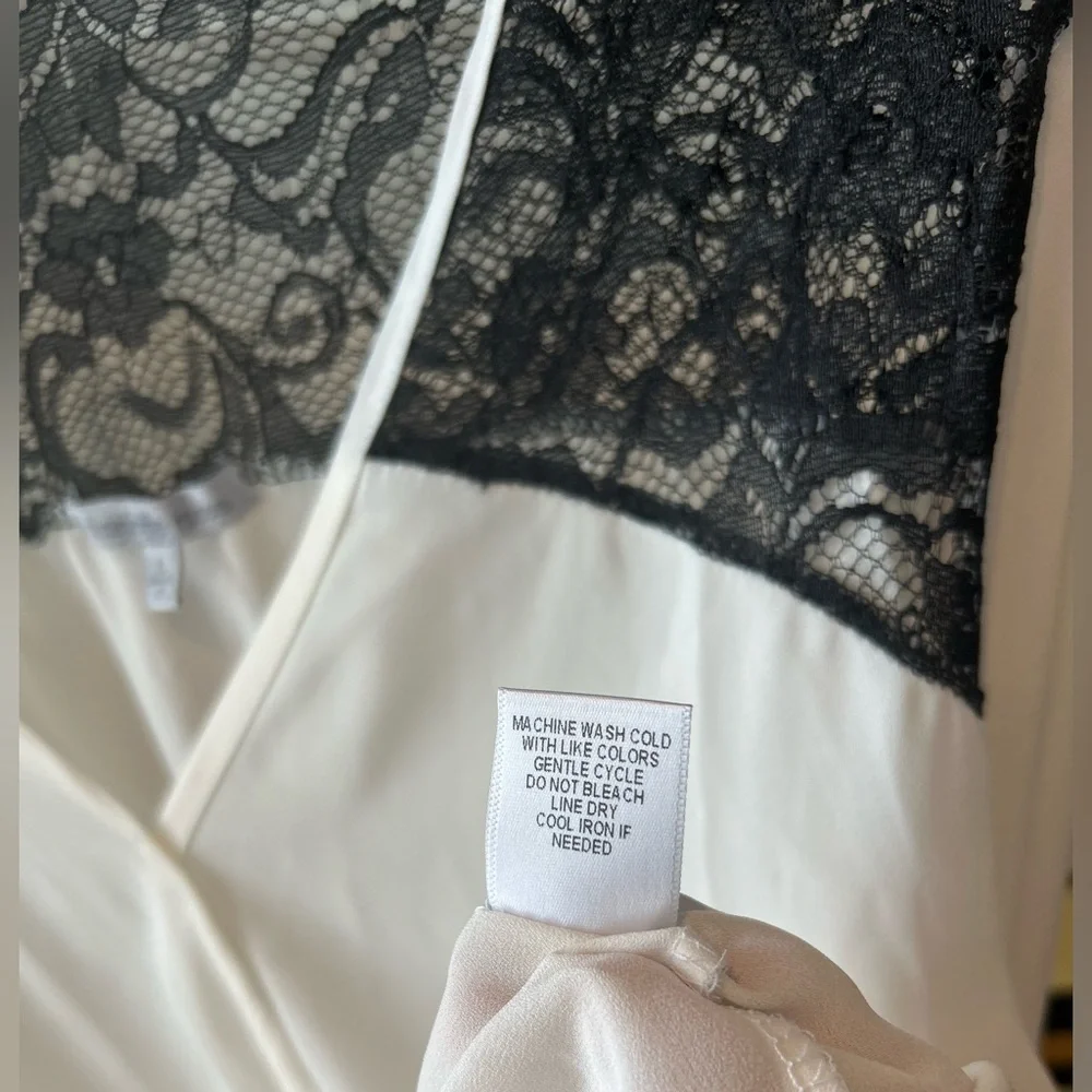 Donating 10/24 Like new! Charlotte Russe Sz L gorgeous top❣️ - Picture 5 of 10